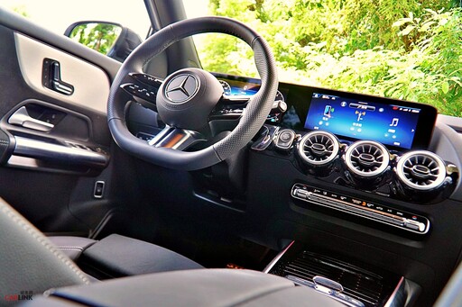 Mercedes-Benz GLA摘星版玩轉潮流風格,成為街頭最亮眼的行動社交名片!