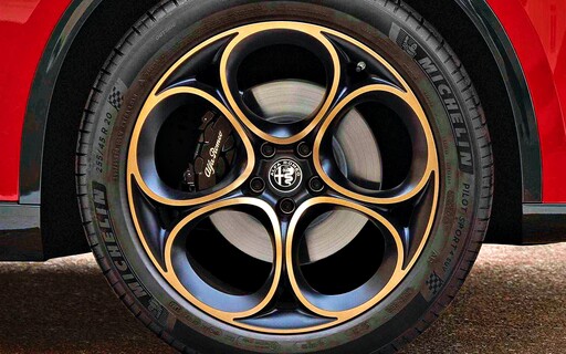 駕馭不是樂趣,而是信仰。就愛為快而狂!Alfa Romeo 218.9萬元起、強勢回歸台灣。