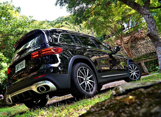 七人座性能SUV的平衡之道!乘風破浪的全能型七座家庭車Mercedes-AMG GLB 35 4MATIC。