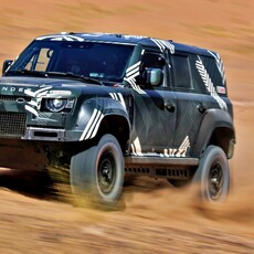 DEFENDER RALLY車隊新任領隊就位！首輛競賽規格DAKAR D7X-R完成撒哈拉沙漠嚴苛測試。