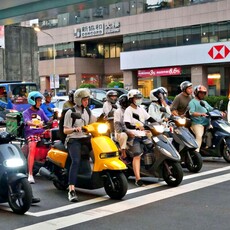 83%民眾敲碗！加碼多元補助、車廠共擔責任。跨世代、跨政黨要求政府更積極推動電動機車！