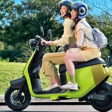 Gogoro歲末年終優惠開跑，多重好康讓全家FUN心騎！入手EZZY 500享業界唯一5年免費保養。