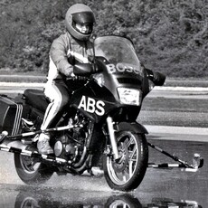 回顧過去，邁向未來：博世慶祝摩托車ABS安全系統30周年！