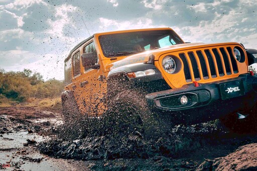 XPEL推出改色車漆保護膜,解鎖風格與防護新境界。多款高級色彩、質感選擇與10年保固!