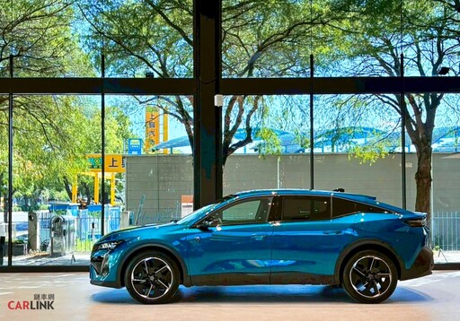 以法式優雅結合自然元素打造空間風格，營造PEUGEOT與CITROËN品牌的沉浸式賞車體驗！