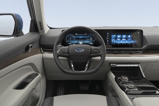 「看起來有氣場、裡子很有料、引擎又科技滿點」，這部中型休旅很有可能就是你的心頭好.....