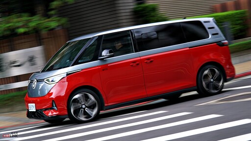 T1靈魂電氣覺醒！Volkswagen ID. Buzz GTX：最強性能電動Bulli，經典與科技的最佳示範。