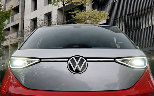 T1靈魂電氣覺醒！Volkswagen ID. Buzz GTX：最強性能電動Bulli，經典與科技的最佳示範。