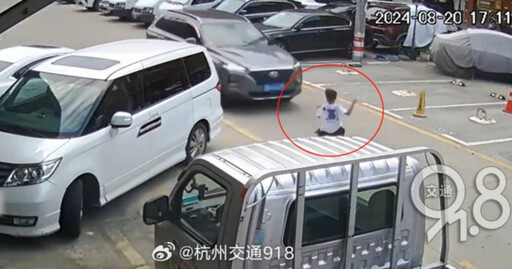 6歲孩「鬼探頭」跑馬路上遭撞飛！家長被判主責批：車速快又逆向