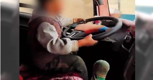 陸男拍3歲兒駕駛貨車上路 畫面曝光網罵翻：要害死其他人？