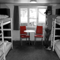 中年女入住青旅遭「年齡歧視」 同房人得知她40歲要趕她走：有老人味