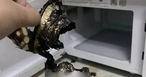 手搖飲放微波爐加熱30秒「起火燒焦」 顧客批沒標示…業者回應了