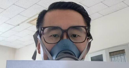 避免二手菸危害…河北男每天戴「防毒面具」上班被笑怪人 主管勸1句話他無奈