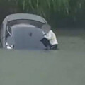 搭多元計程車遇女司機 乘客慘被「送進湖中」！他崩潰：還要面試