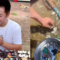 撿鞋撿到爆紅！他1天撿2百個鞋花變身「河道收藏家」 自封景區清道夫