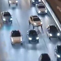 轎車違規插隊害公車急剎！孕婦摔傷流產「喪失味覺」 索賠33萬結果反轉