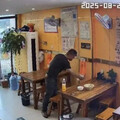 男客人用餐「5分鐘抽40張衛生紙」 老闆娘怒PO網公審！律師勸：小心被告