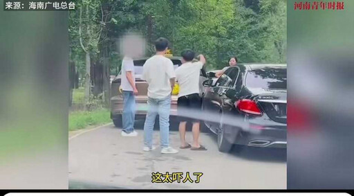秦皇島野生動物園驚險一幕!兩車擦撞釀四人下車爭執 老虎逼近差點釀禍