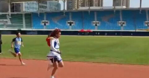 男學生穿裙、戴假髮賽跑奪冠!校方喊「不符體育精神」取消成績 全班都遭殃