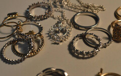 飾品標榜「S925純銀」便宜賣！遭爆重金屬超標9000倍 醫：長期戴恐致癌