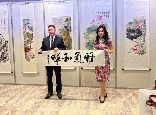 【兩岸文化】台灣「時尚書畫家」陳玉鈴應邀到四川〡以筆會友以墨結緣促進兩岸文化藝術交流