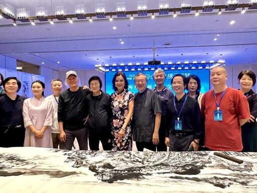 【兩岸文化】台灣「時尚書畫家」陳玉鈴應邀到四川〡以筆會友以墨結緣促進兩岸文化藝術交流