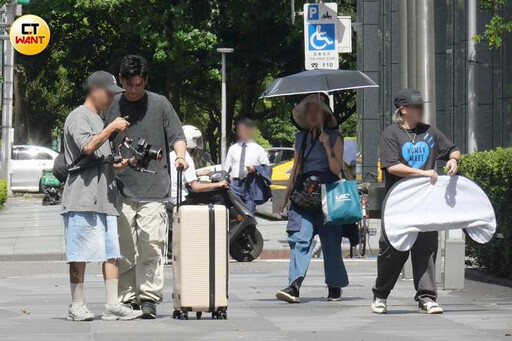 娛樂報報／楊子儀頂烈日敬業拍攝 不麻煩助理自己撐傘