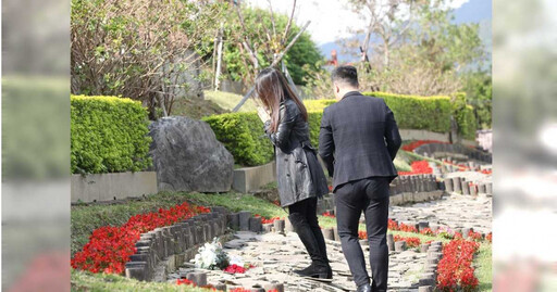 瓊瑤花葬長眠陽明山…林心如送行 古巨基茹素七天