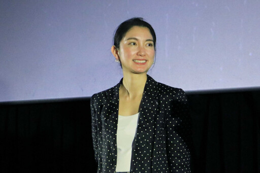 大牙感同身受淚灑《黑箱日記》映後 擁抱伊藤詩織互相給鼓勵