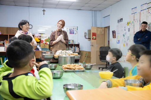 聽到阿妹演唱〈身後〉忍不住潰堤 郭靜「面紙當面膜敷在臉上」