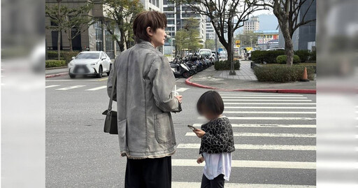 娛樂報報／阿沁一打一育兒當帥爸忙裡偷閒 呵護女兒過馬路忘提醒這件事