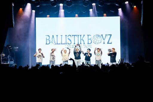 BALLISTIK BOYZ首次在台舉辦演唱會 師兄AKIRA登台獻花祝福