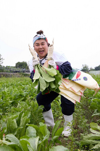 王彩樺洗蘿蔔嘆「錢難賺」 女兒庭庭險「火燒廚房」