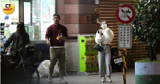 球場愛相隨1/富邦悍將球星申皓瑋緊摟女伴 友人面前甜蜜捏臉擁抱