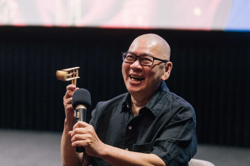 蔡明亮陪看10小時《行者》馬拉松 秀法寶當鬧鐘喊話「不要睡太久」