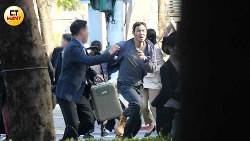 娛樂報報/野生阮經天揪友人現身咖啡廳 秀健壯手臂跟招牌電眼