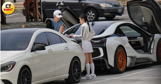 舊情綿綿1/才否認復合⋯GINO貼心幫忙夏宇禾 開車進入女方住處