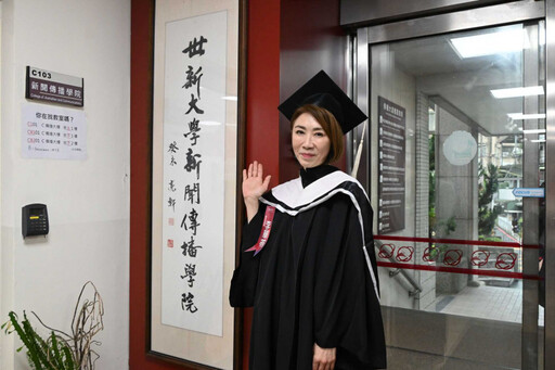 李翊君碩士畢業獲「傑出表現獎」 坦言讀書需要耐力與毅力