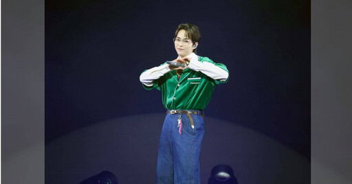 XIUMIN換上制服化身穿越時空高中生 深情告白「EXO-L我喜歡你」