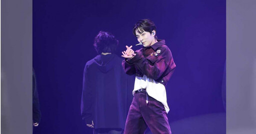 XIUMIN換上制服化身穿越時空高中生 深情告白「EXO-L我喜歡你」