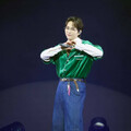 XIUMIN換上制服化身穿越時空高中生 深情告白「EXO-L我喜歡你」
