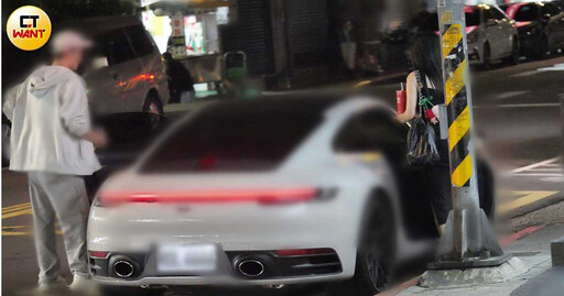 甩小三罵名2/「法拉利男」換開保時捷載美人 艾融陪玩賽車靠滑手機解悶