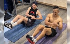 小鐘推起130公斤的雪橇機 自嘲是「老漢推車」