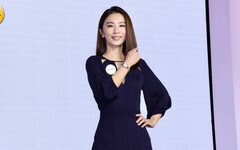 田馥甄拍「草莓月亮」夜空奇景 畫面美翻一票人：像飛龍在天