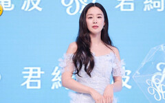 金泰希淺藍紗質禮服飄仙氣 婚後忙育兒認求助醫美