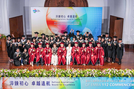 六月師大EMBA畢業!擔任畢業生代表「獲頒3獎」 李易讚:實至名歸