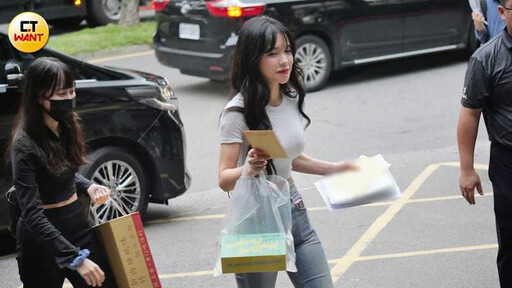 娛樂報報/李多慧拖病體敬業應援 撐笑容親切會粉絲