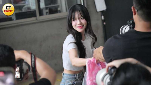 娛樂報報/李多慧拖病體敬業應援 撐笑容親切會粉絲