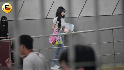 娛樂報報/李多慧拖病體敬業應援 撐笑容親切會粉絲