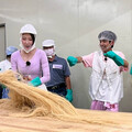 檸檬摔米粉洩憤「跟什麼跟」 籃籃傻眼：善待食物